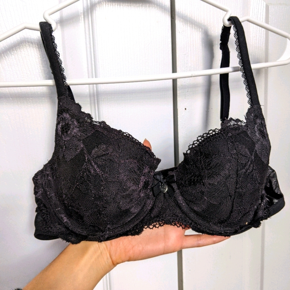 NWOT Victoria Secret lace lined demi bra